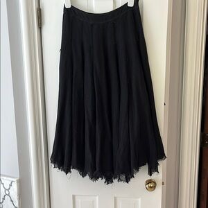 Jarbo black linen/rayon midi skirt
Size 36 (6)
Really full skirt
Layered